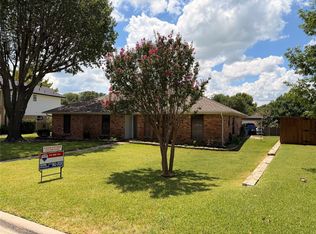 910 Village Green Dr, Rockwall, TX 75087
