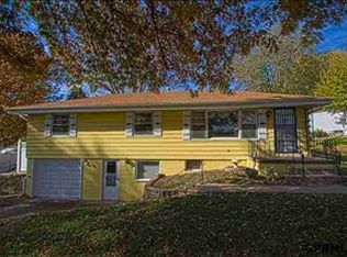 9918 N 34th Cir, Omaha, NE 68112