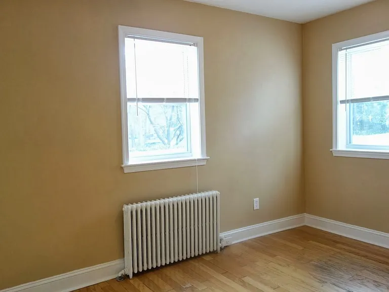 8105 Greenwood Ave — Photo 4