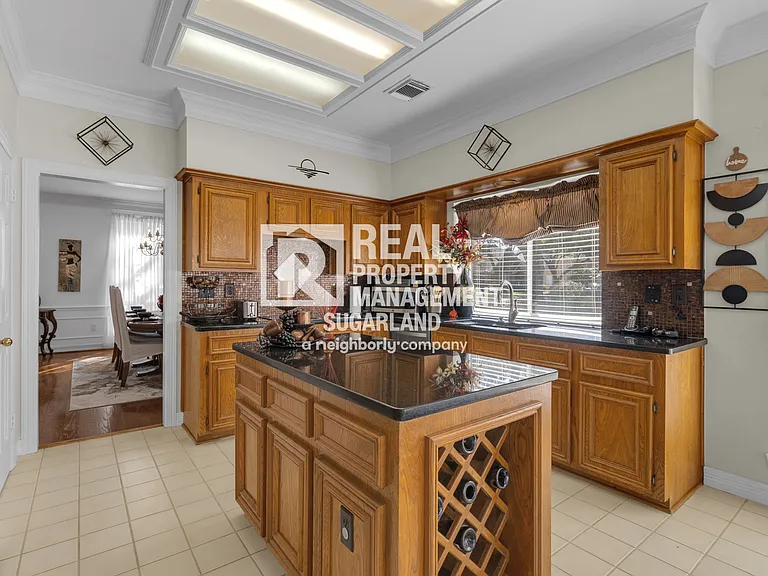 4410 Heatherwilde St — Photo 4