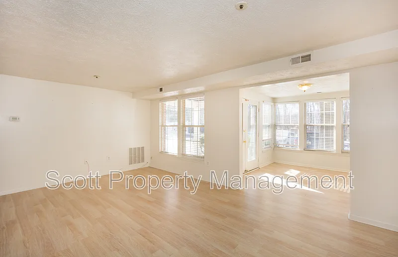 2 bed, 1.0 bath, $1,500 — Photo 2