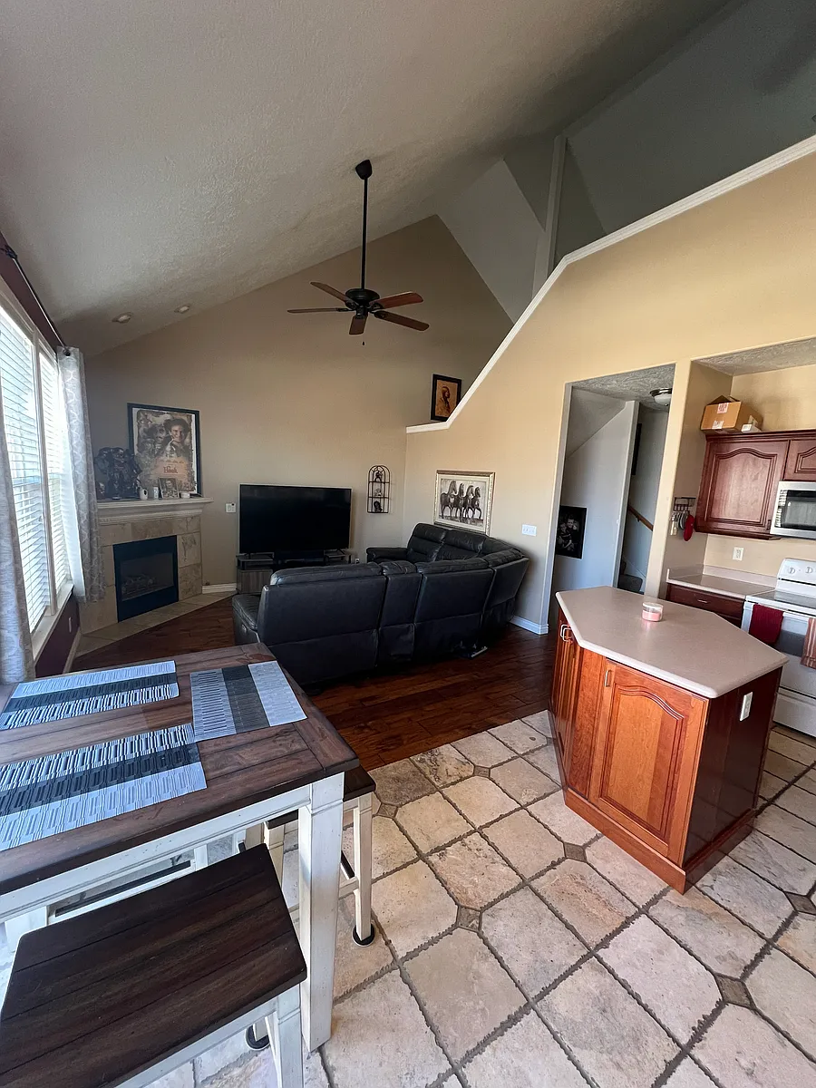 Building Photo - 15 E 2200 S