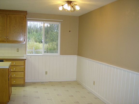 Eating space w/ wainscoating