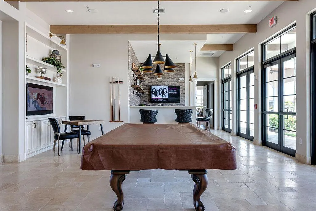 260 Maraviya Blvd — Photo 4