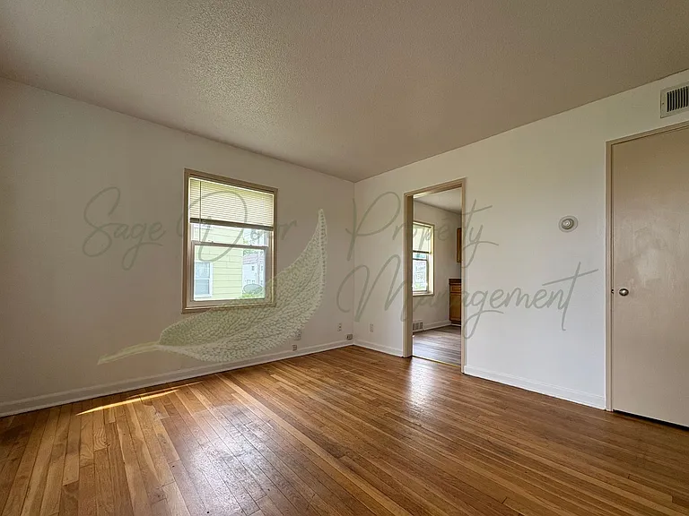 9506 Harrison St — Photo 8