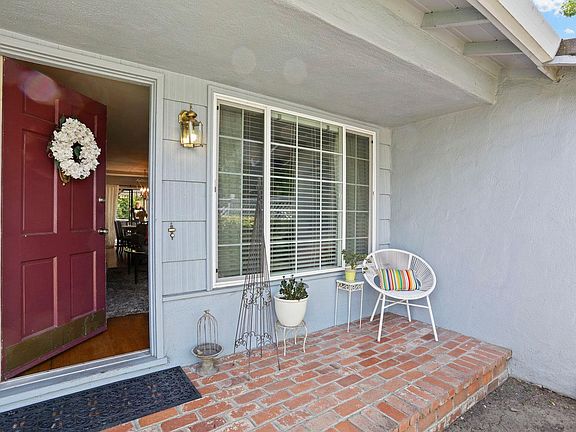 4th image of 1626 W Benjamin Holt Dr