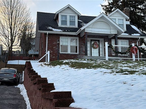 2nd image of 2809 Saint Clair Ave