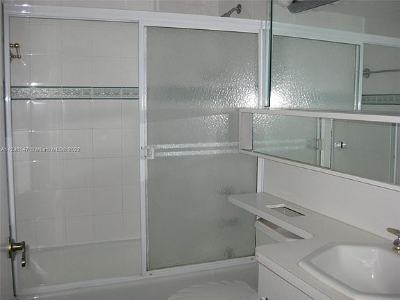5th image of 1621 Collins Ave APT 311