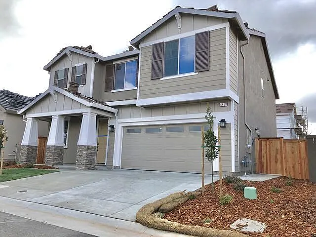 4 bed, 2535 sqft, $3,500 — Photo 3