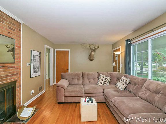 5th image of 3660 Cheyenne Dr SW