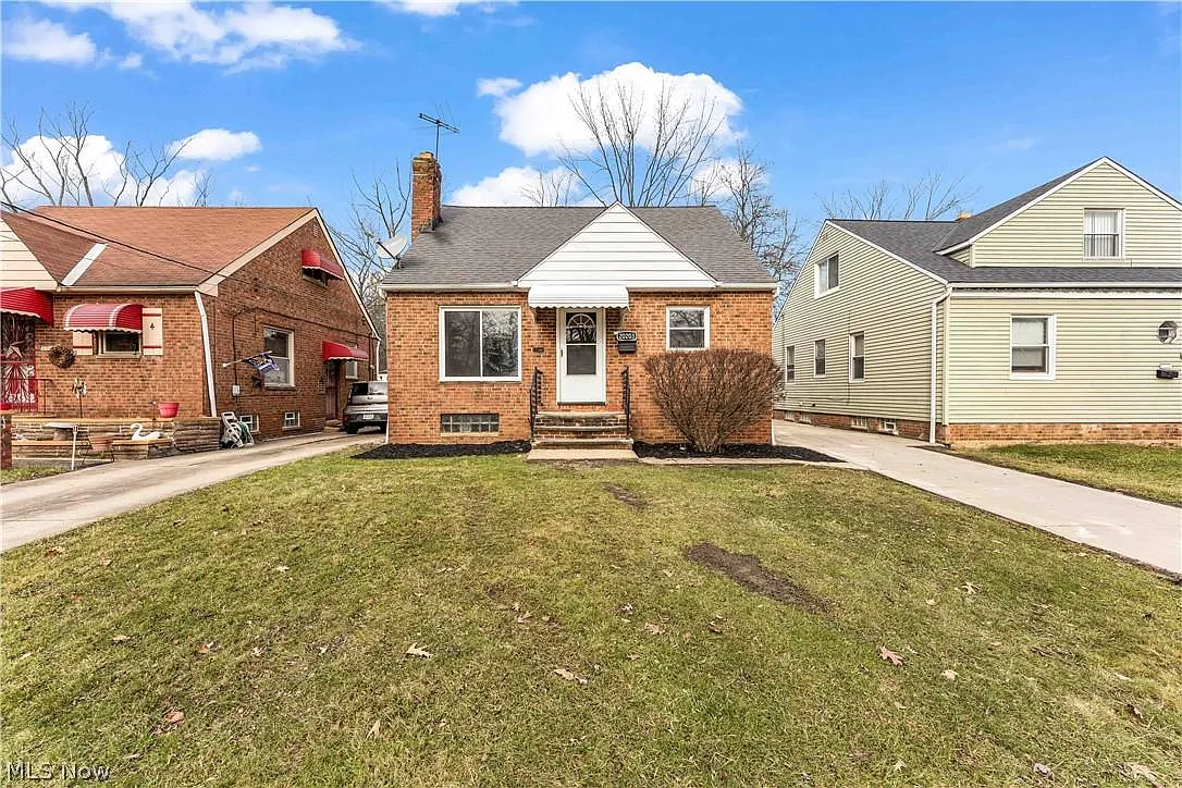 20203 Sunset Dr photo 1