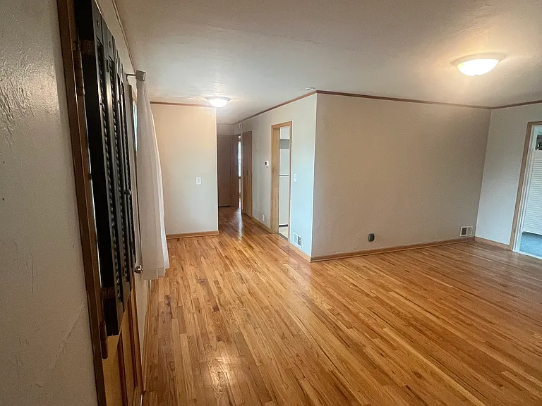 4533 Starr St — Photo 3