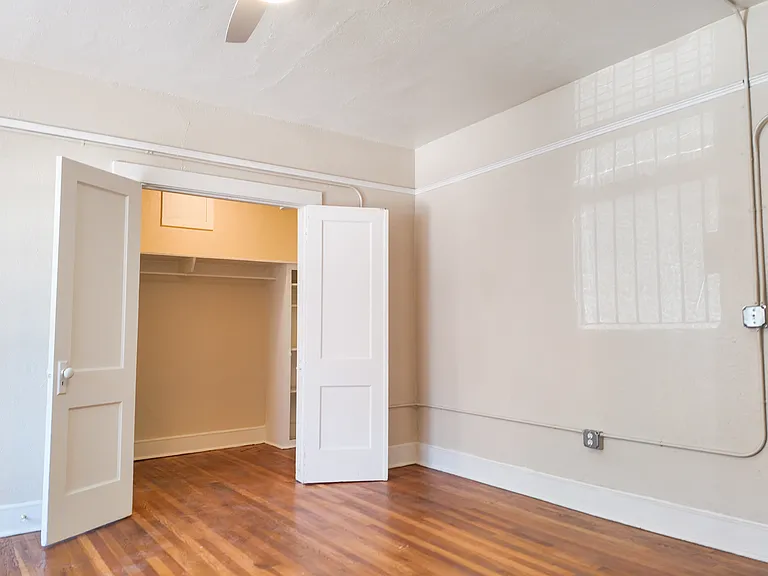 910 N. Oregon — Photo 12