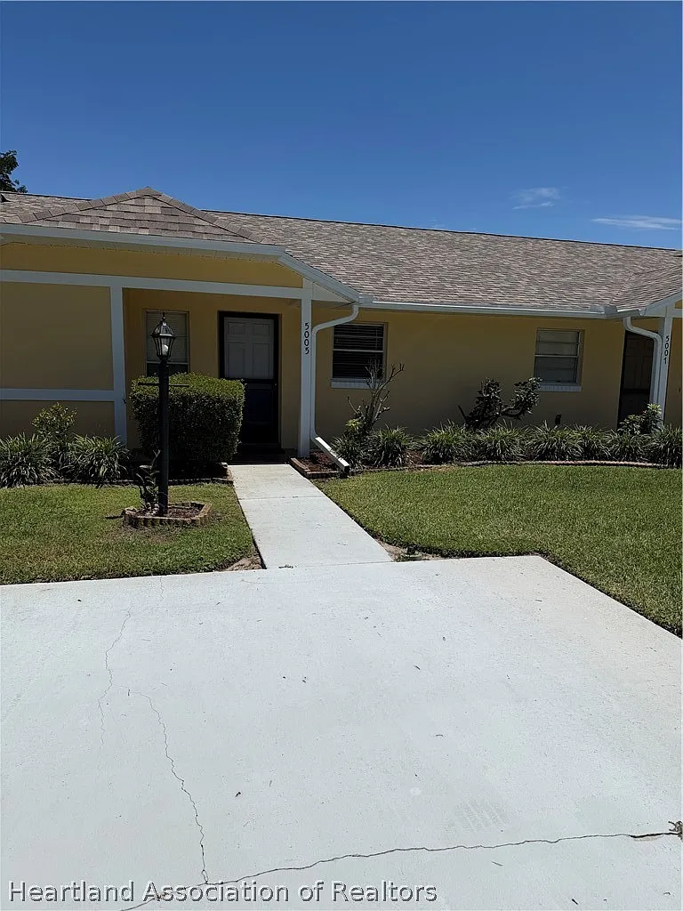 2 bed, 2.0 bath, 976 sqft, $2,500 — Photo 1