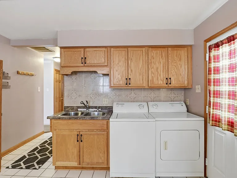1504 W Tate St — Photo 8
