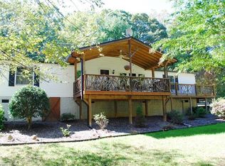 140 Clear Crossing Ln, Horse Shoe, NC 28742