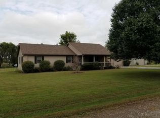 18342 E Sandpiper Rd, Mount Vernon, IL 62864