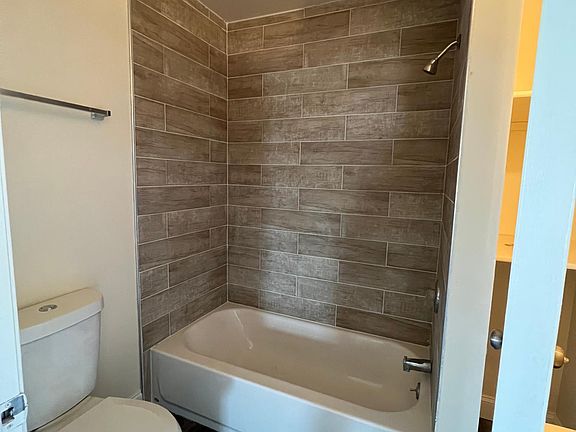 4th image of 714 N Washington St #4