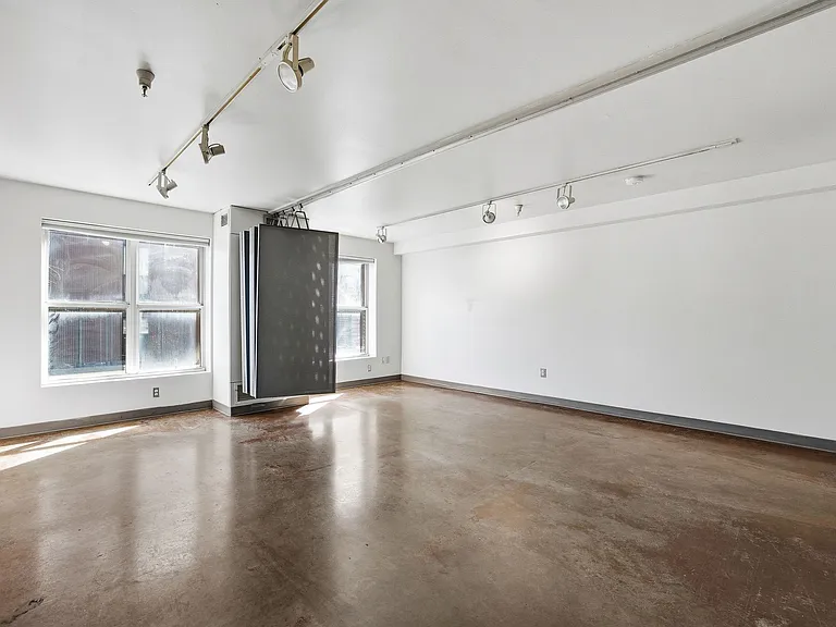 Whiteway Apartments — Photo 9