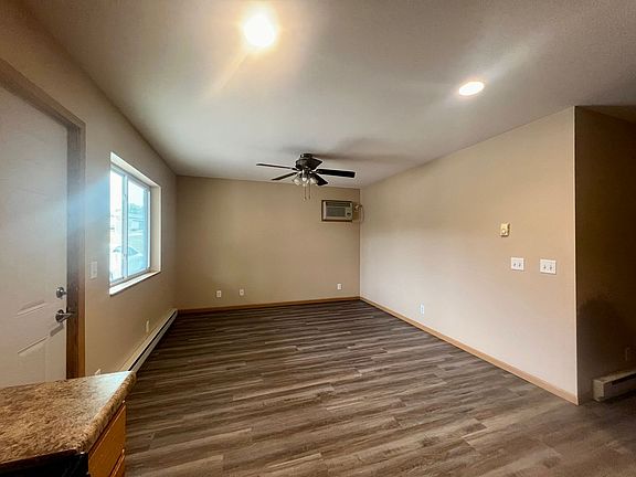 5th image of 96 Valley Ln #2