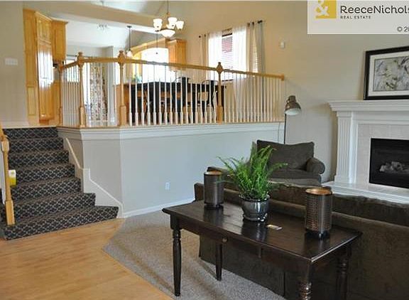 5th image of 452 NE Lakes Edge Dr