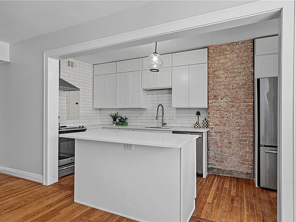 3rd image of 4434 J C Nichols Pkwy APT 2N