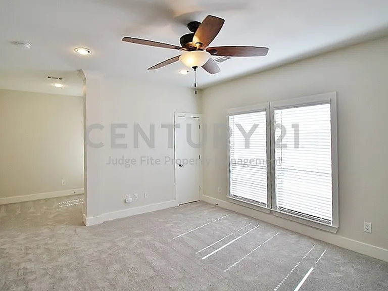 4830 Cedar Springs Rd #13 — Photo 11