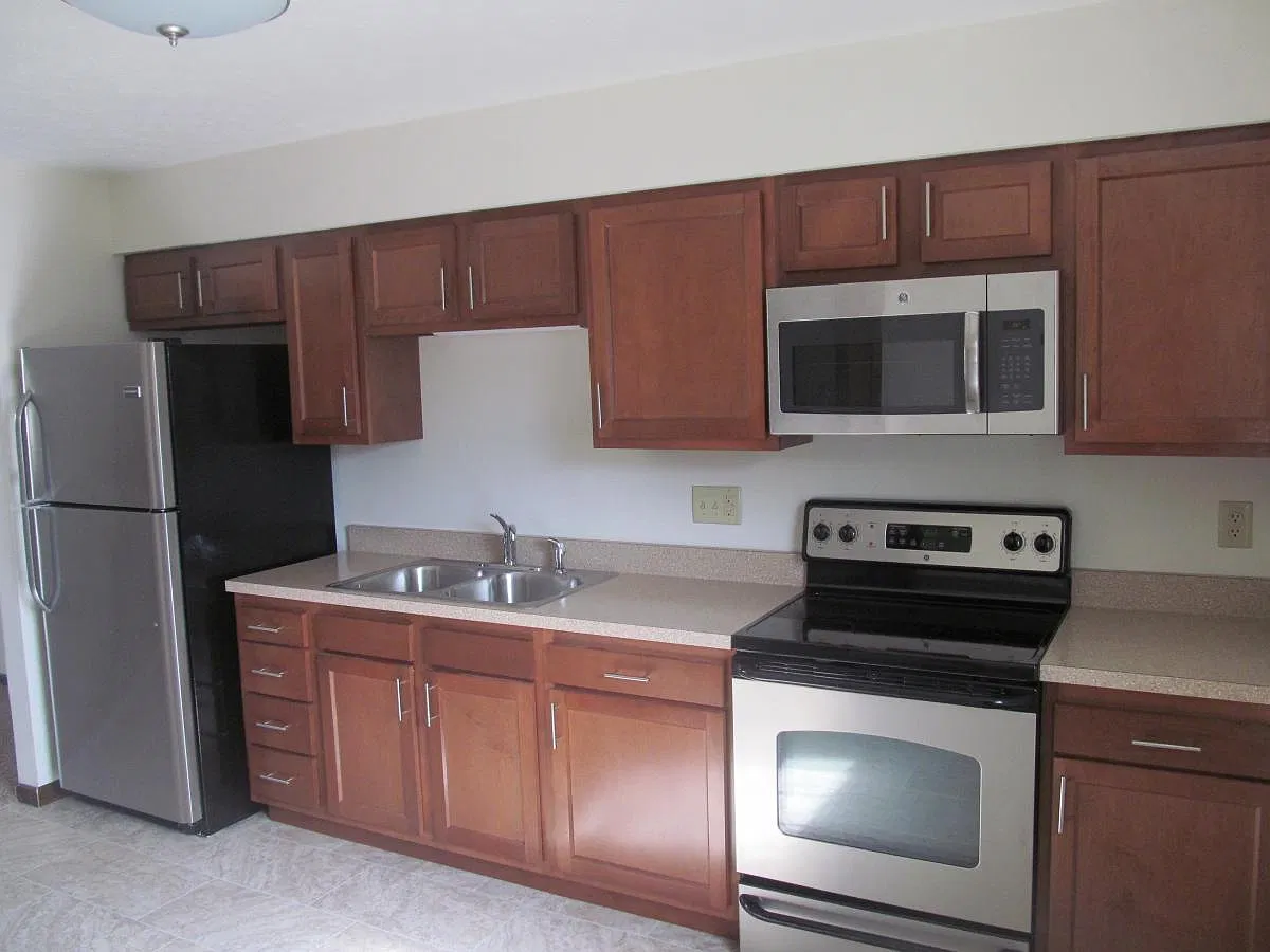 2 bed, 1.5 bath, 900 sqft, $825 — Photo 2
