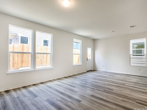 5th image of 14839 Vance Jackson Rd #603