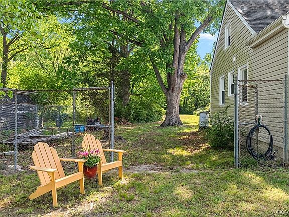 3rd image of 4809 Brittles Ln