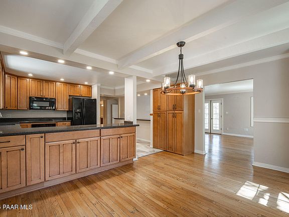 5th image of 847 W Clubhouse Dr