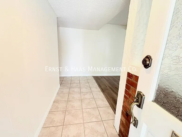11381 Foster Rd — Photo 2