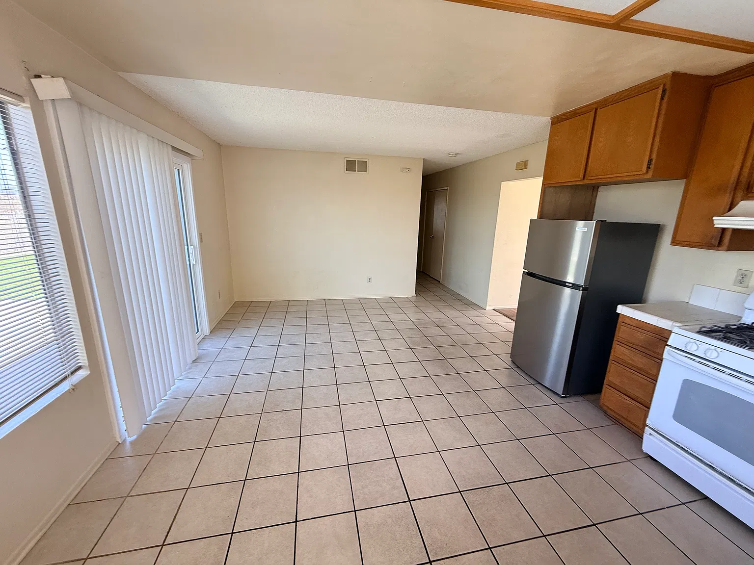 3 bed, 1134 sqft, $3,600 — Photo 2