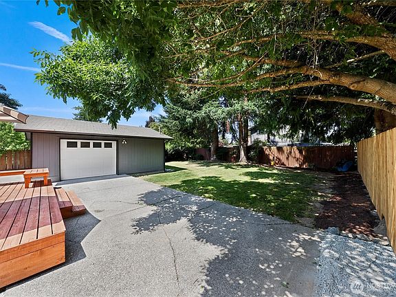 4th image of 1132 Bennett Street