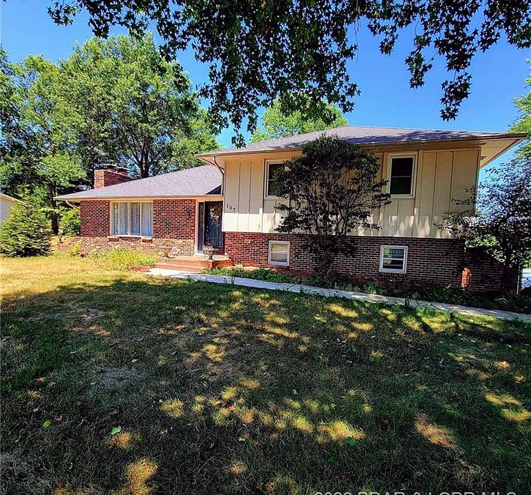 1st image of 107 Moreau Dr