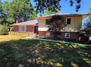 107 Moreau Dr, Versailles, MO 65084