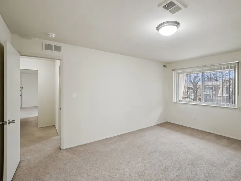 Orleans Place Apartments — Photo 5