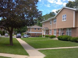 Shorewood Townhouse Apartments, Loves Park, IL 61111