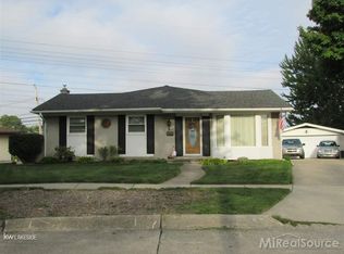 29683 Newport Dr, Warren, MI 48088