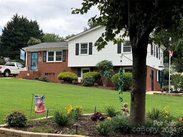 805 Freedom Mill Rd, Gastonia, NC 28052