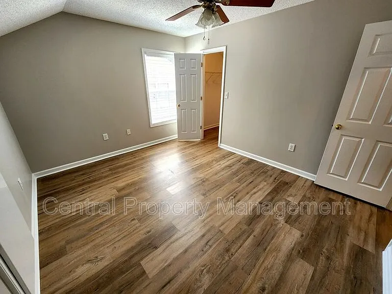 303 Rexford Dr — Photo 19