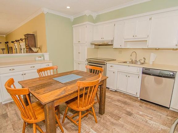 3rd image of 1155 De La Palma Dr