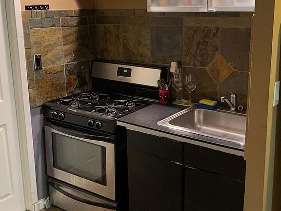 3rd image of 536 Hancock St APT 1