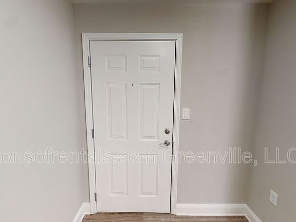 4th image of 10 E Washington St #3K