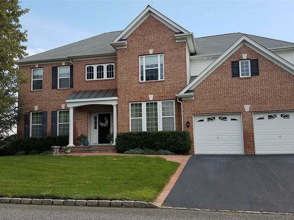 1st image of 4 Pinehurst Dr