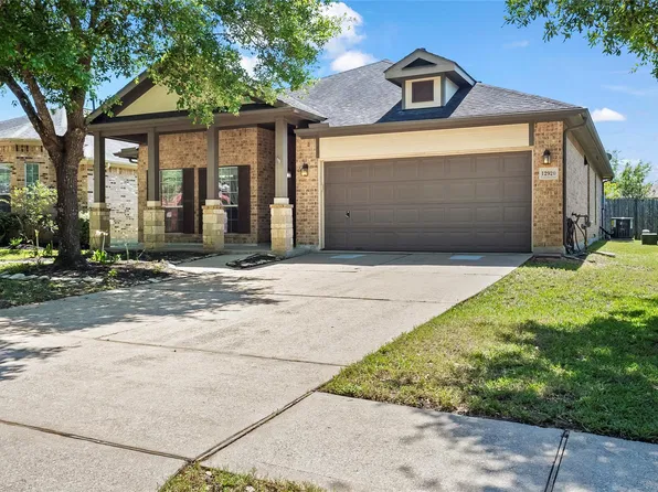 12920 Meadow Springs Dr, Pearland, TX 77584