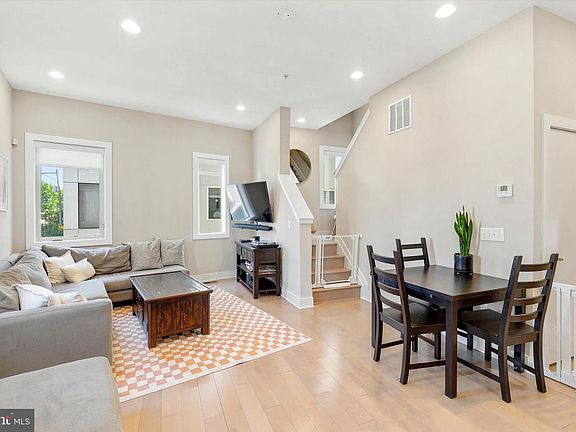 3rd image of 826 N 3rd St APT 10
