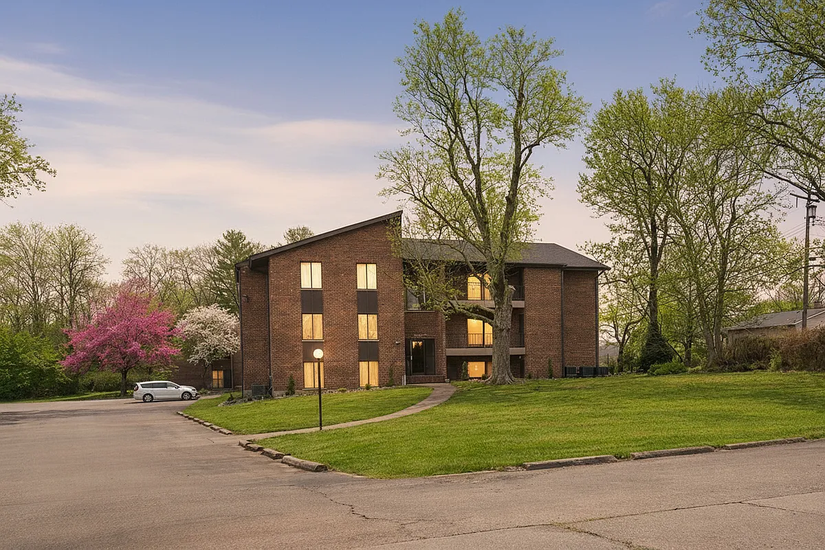 Building Photo - 6801 Cheviot Rd #1