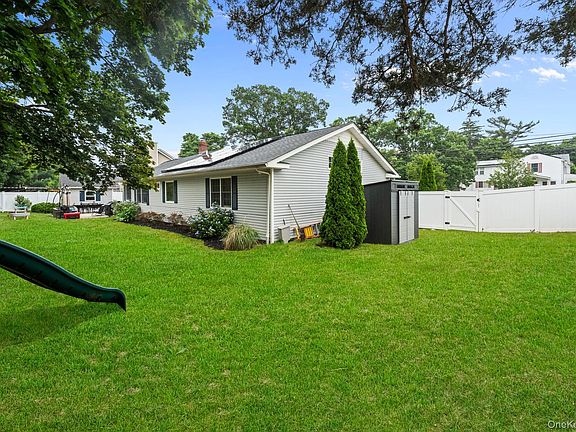 2nd image of 821 Peconic Street