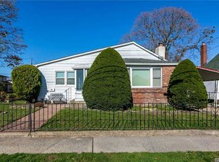 72 Island Pkwy, Island Park, NY 11558